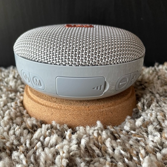 Brand New Mini Wireless Speaker, Waterproof and Dust-proof - Picture 4 of 7